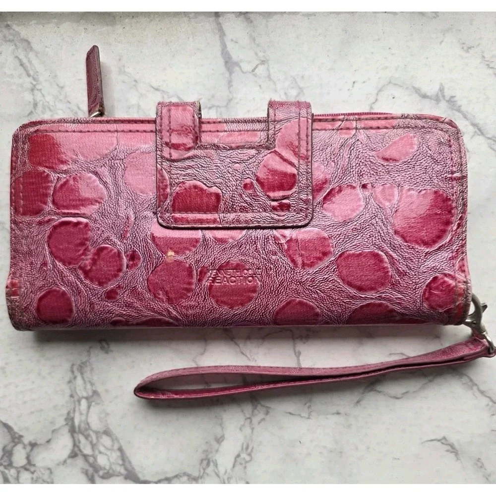 KENNETH COLE REACTION Women Rose Purple 8x4 Wristlet Wallet Clutch FauxCrocodile